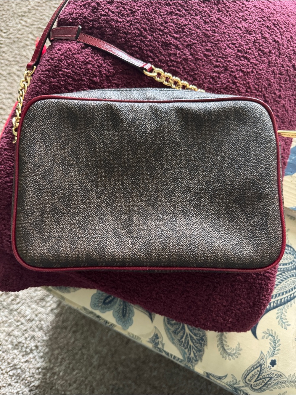 Michael Kors Black Pebbled Leather Messenger with Burgundy Trim - Picture 2 of 7